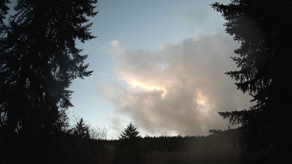 Pacific Northwest skyline timelapse on Apr 01, 2026 at 7:15 PM