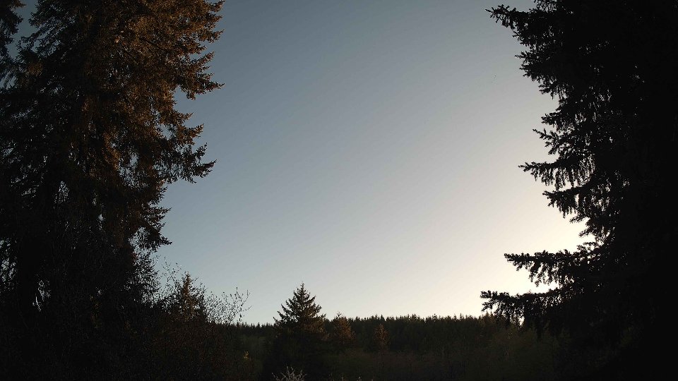 Pacific Northwest skyline timelapse frame from Apr 24th, 2026 at 7:00 PM